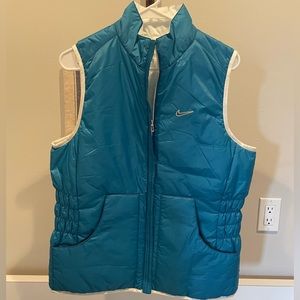 Like new Reversible Nike Teal and White Down Exercise Vest! Multiple Pockets!